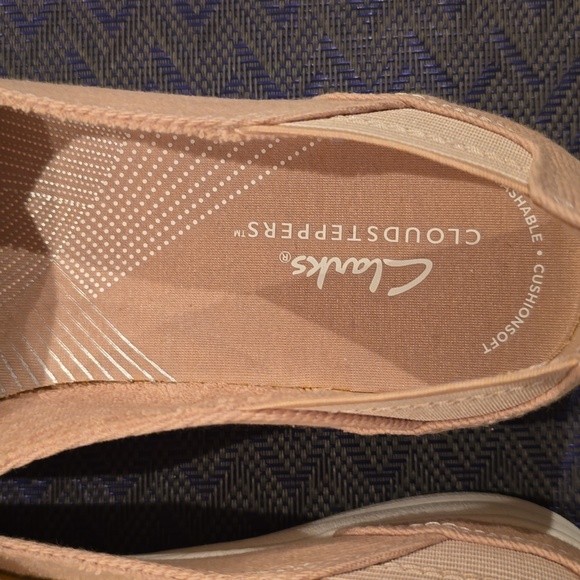 CLARKS BRAND WOMEN'S TAUPE "CLOUDSTEPPERS" "BREEZE SKIP" SLIP ON SHOES SIZE 7.5M - Picture 7 of 12